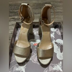 NWB Apepazza Women’s Ankle Strap high Heels sandals champagne gold size 38 US 8